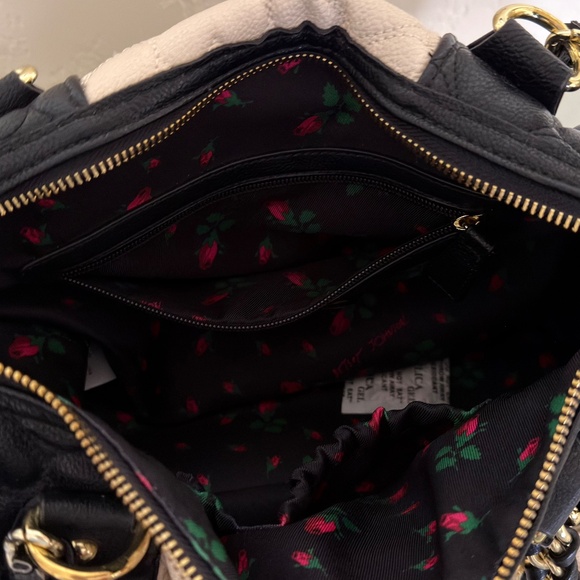 Betsey Johnson Quilted Bow Barrel Bag - Picture 3 of 3